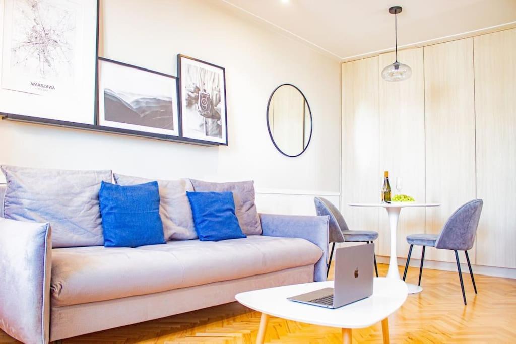 Central Apartment With Balcony And Views, Old Town, Metro Varşovia Exterior foto