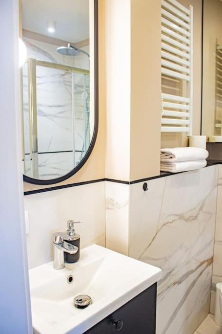 Central Apartment With Balcony And Views, Old Town, Metro Varşovia Exterior foto