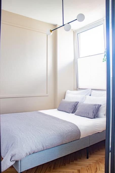 Central Apartment With Balcony And Views, Old Town, Metro Varşovia Exterior foto