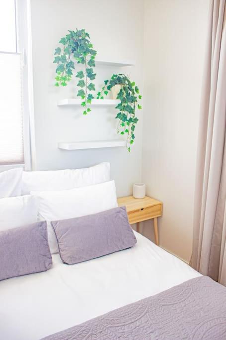 Central Apartment With Balcony And Views, Old Town, Metro Varşovia Exterior foto
